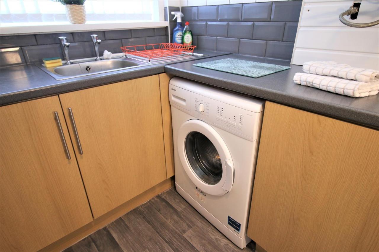 Three Bedroom Townhouse - Free Local Parking - By Property Promise Cardiff Eksteriør billede