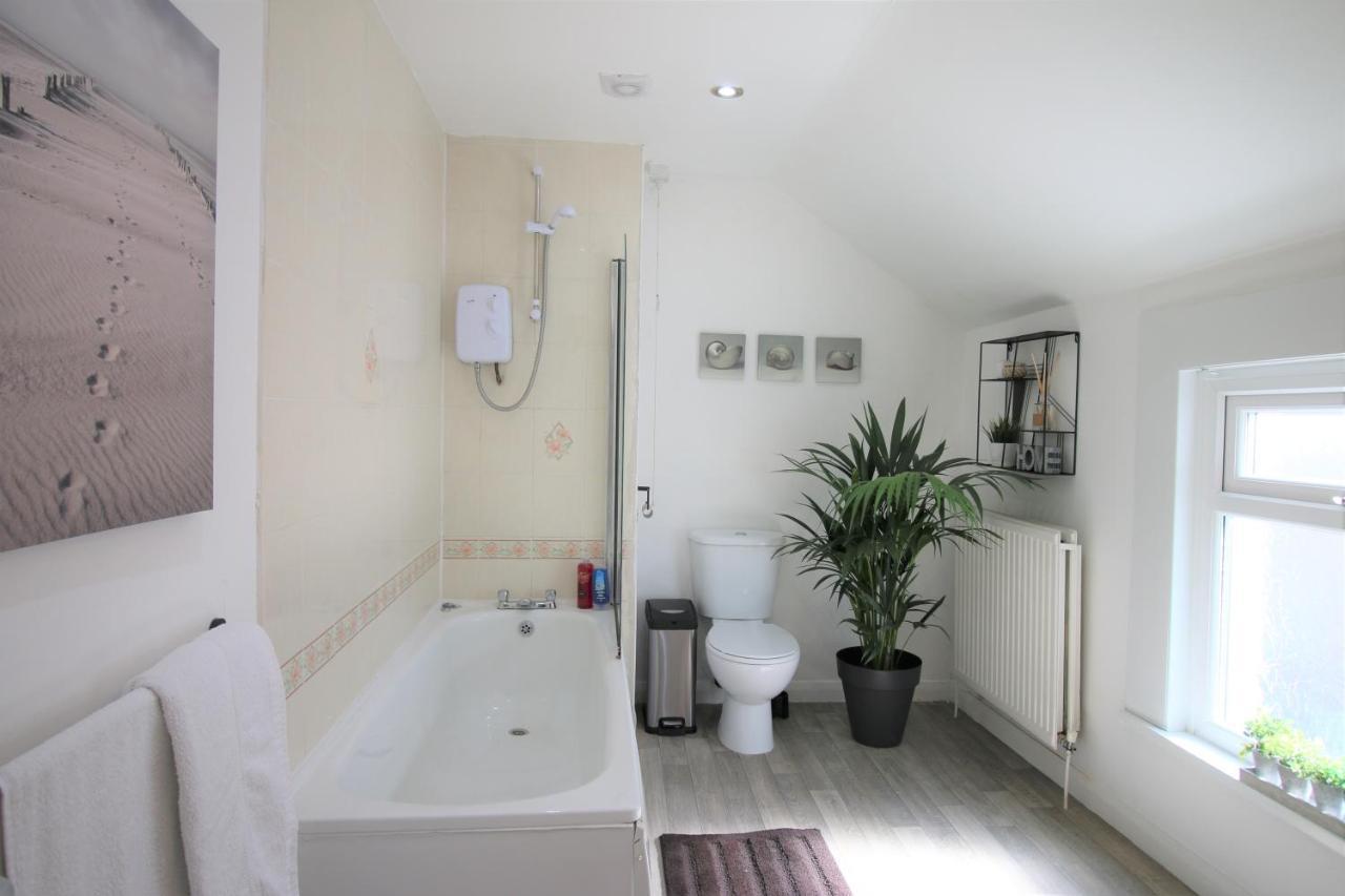 Three Bedroom Townhouse - Free Local Parking - By Property Promise Cardiff Eksteriør billede
