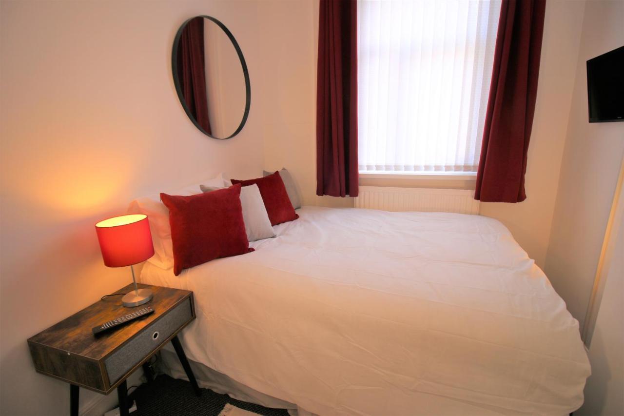 Three Bedroom Townhouse - Free Local Parking - By Property Promise Cardiff Eksteriør billede