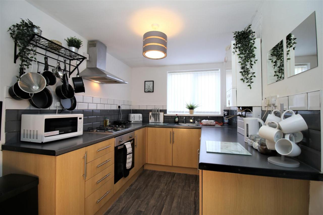 Three Bedroom Townhouse - Free Local Parking - By Property Promise Cardiff Eksteriør billede