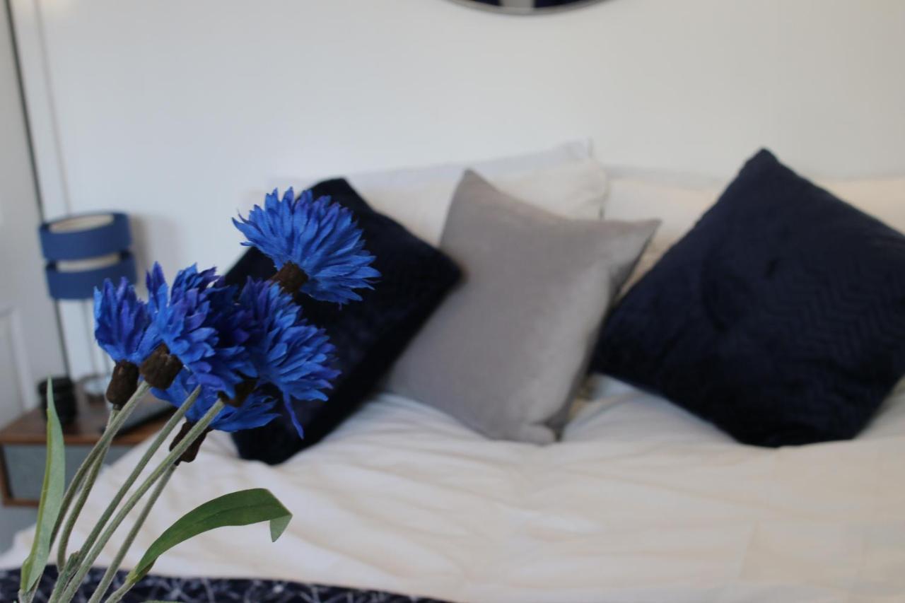 Three Bedroom Townhouse - Free Local Parking - By Property Promise Cardiff Eksteriør billede