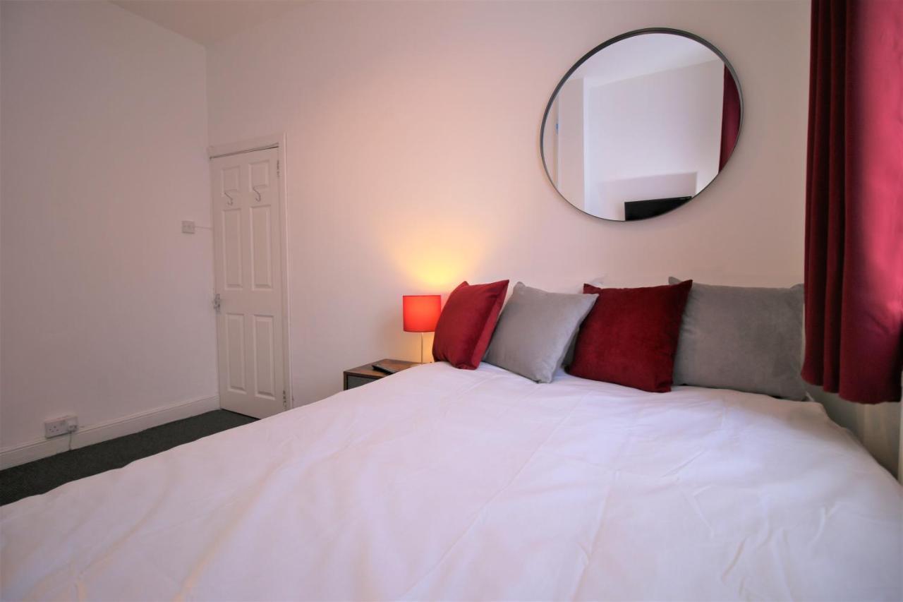 Three Bedroom Townhouse - Free Local Parking - By Property Promise Cardiff Eksteriør billede