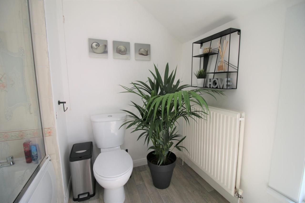 Three Bedroom Townhouse - Free Local Parking - By Property Promise Cardiff Eksteriør billede
