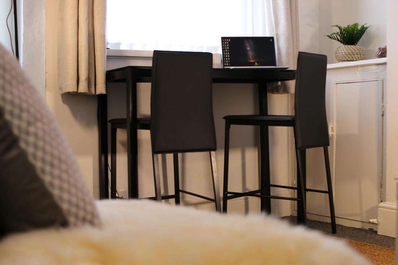 Three Bedroom Townhouse - Free Local Parking - By Property Promise Cardiff Eksteriør billede